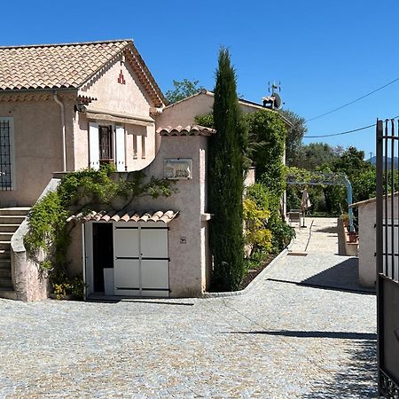 Bed and Breakfast Le Nid Des Arts Tourrettes Esterno foto