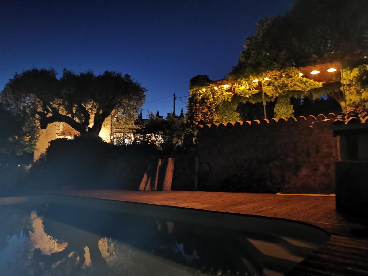 Bed and Breakfast Le Nid Des Arts Tourrettes Esterno foto