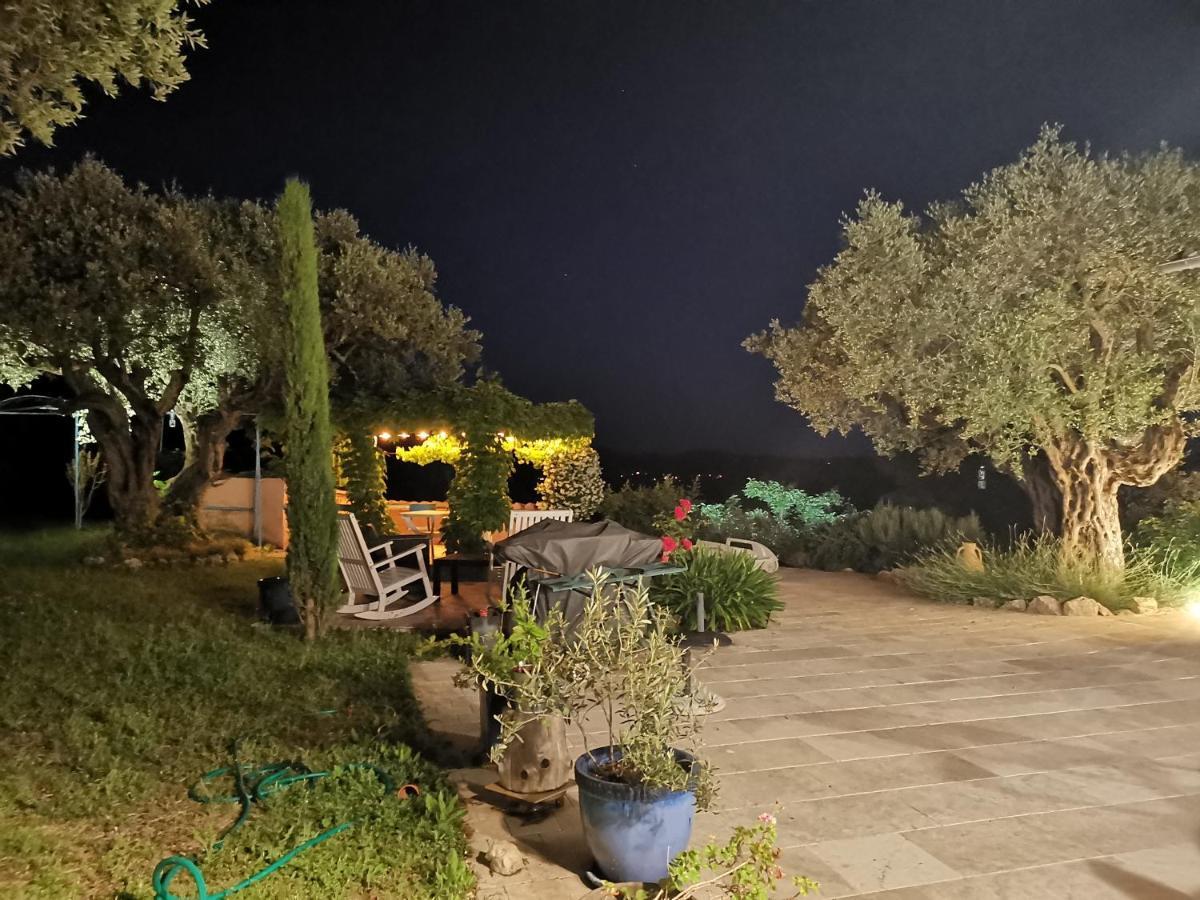 Bed and Breakfast Le Nid Des Arts Tourrettes Esterno foto