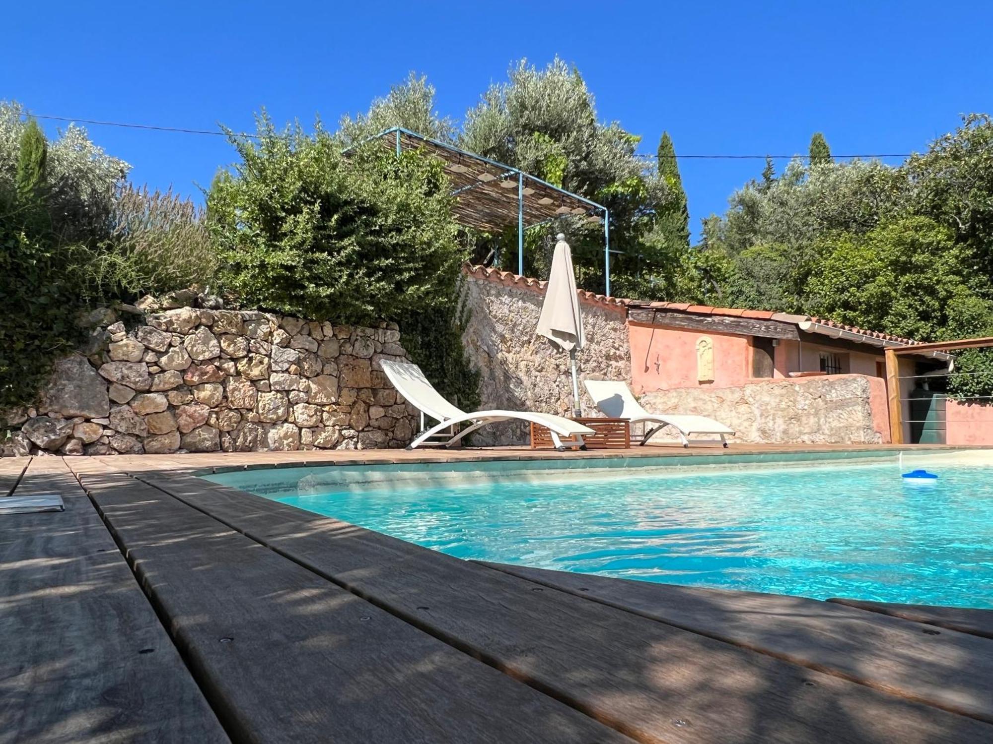 Bed and Breakfast Le Nid Des Arts Tourrettes Esterno foto