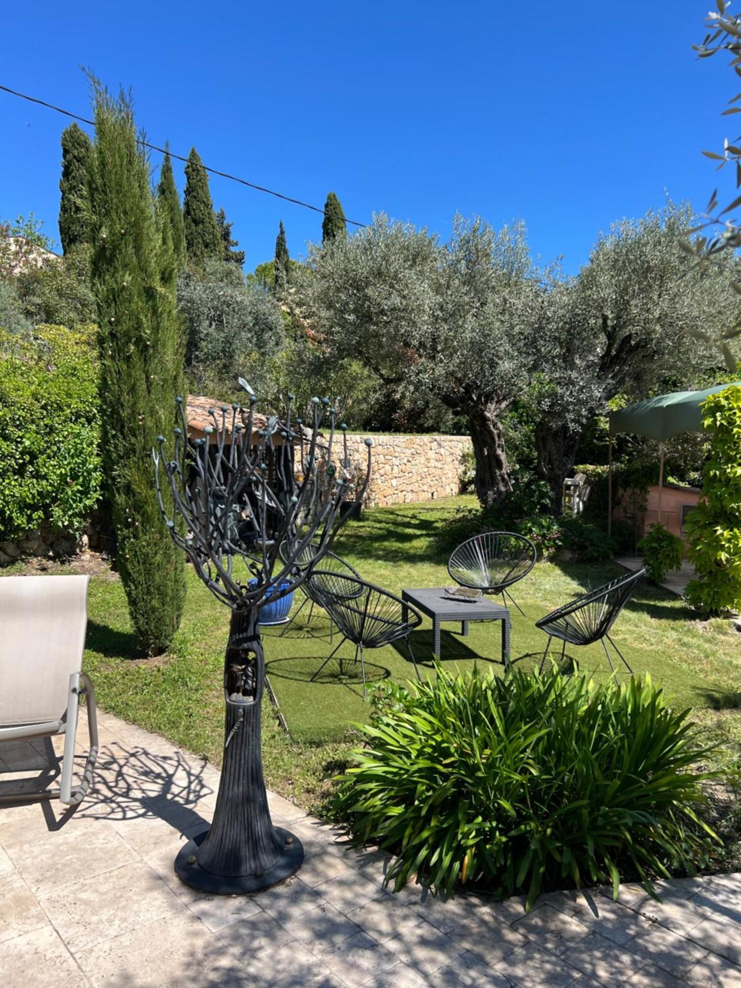Bed and Breakfast Le Nid Des Arts Tourrettes Esterno foto